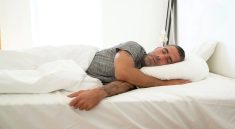 Menjaga Kesehatan Jantung dari Tempat Tidur Pilihan Posisi Tidur yang Tepat untuk Jantung Sehat