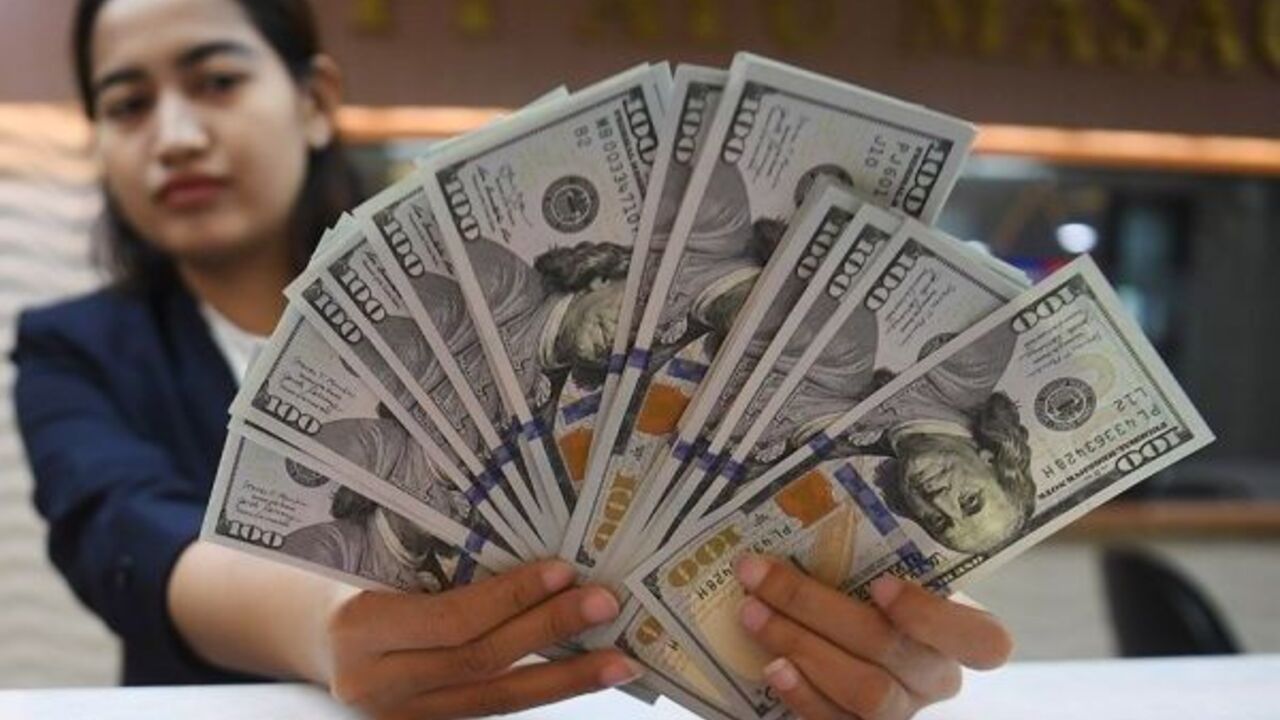 Rupiah Perkasa Jelang Idul Adha 2025, Dolar AS Tertekan oleh Sinyal Pelemahan Ekonomi Global