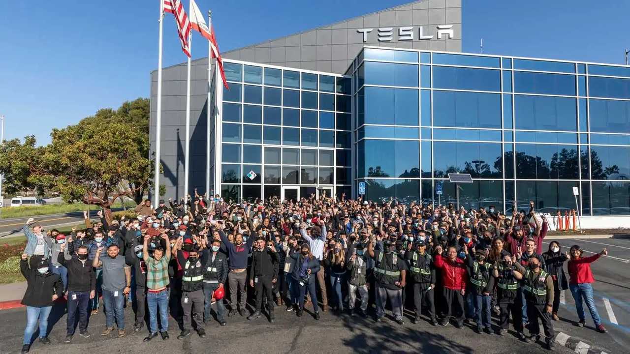 Tesla Ekspansi Bisnis di Asia Pembangkit Listrik Bertenaga Baterai Pertama Dibangun di Shanghai