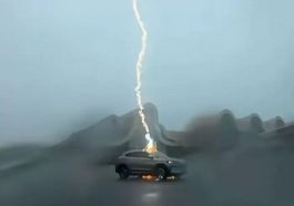 Mobil Listrik BYD Tetap Berjalan Meski di Hadapi Sambaran Petir Tanpa Kerusakan