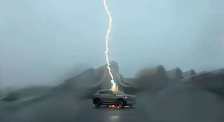 Mobil Listrik BYD Tetap Berjalan Meski di Hadapi Sambaran Petir Tanpa Kerusakan