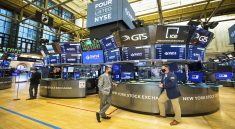 Wall Street Menghijau, Dow Jones Pecah Rekor Usai Pidato Powell