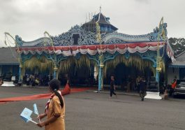 Suasana Keraton Surakarta jelang Jumenengan PB XIV di Solo, Jawa Tengah, Sabtu (15/11/2025).