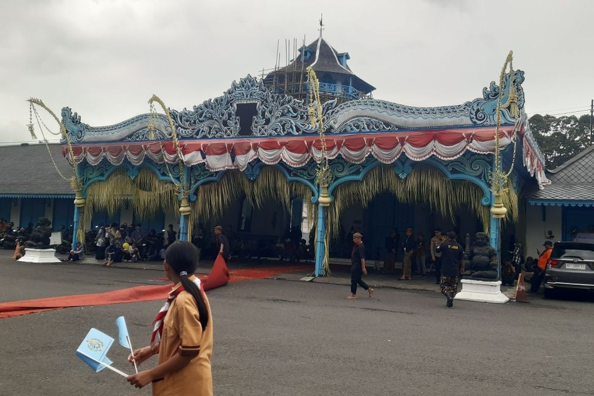 Suasana Keraton Surakarta jelang Jumenengan PB XIV di Solo, Jawa Tengah, Sabtu (15/11/2025).